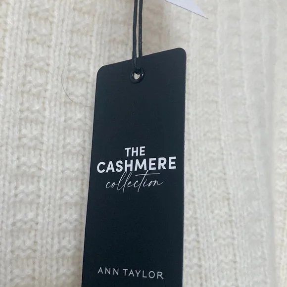 Cozy Cream Turtleneck Cashmere Sweater, size-L - Picture 8 of 8